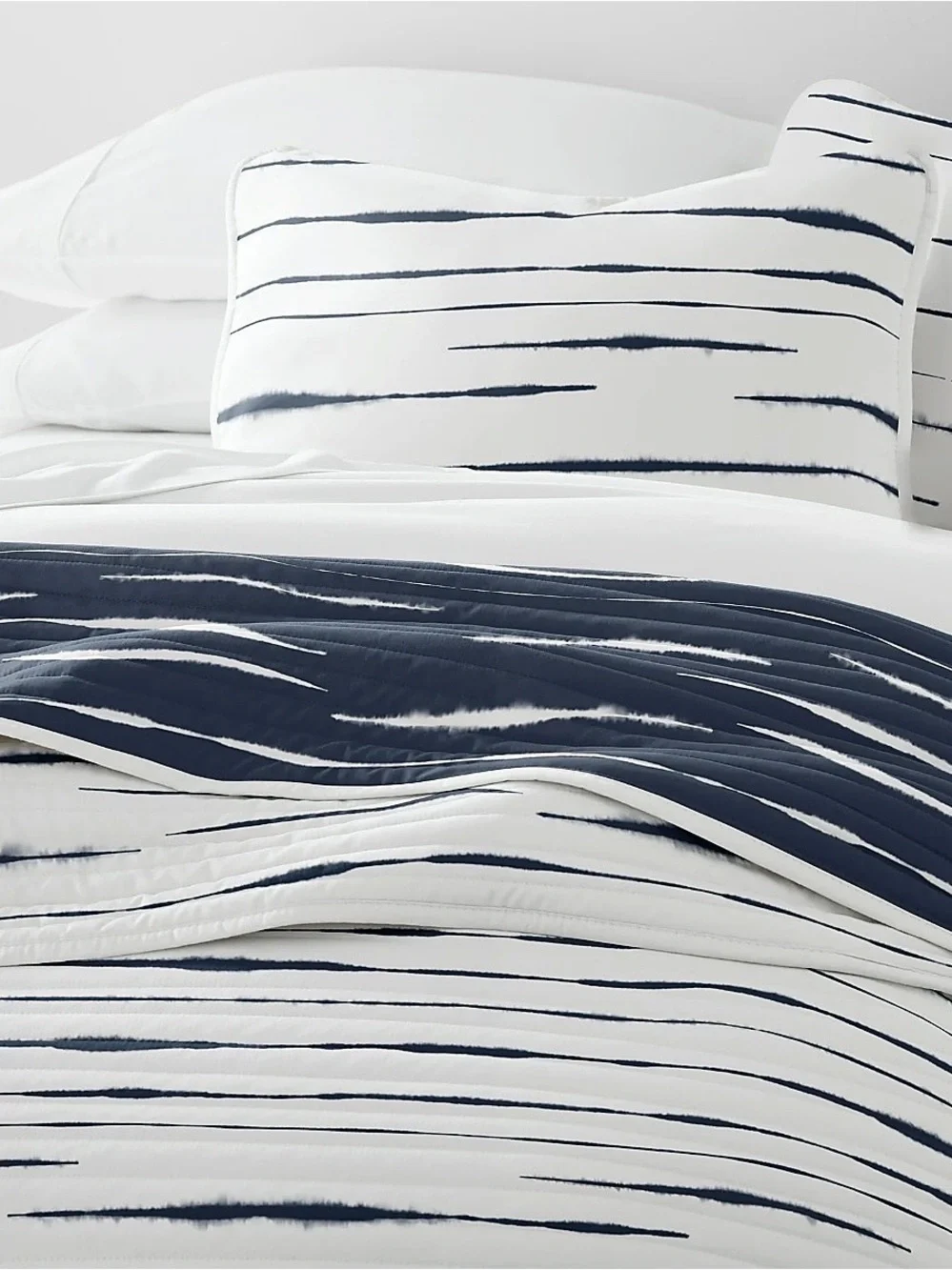 Full/Queen Reversible Patterned Quilt Set 3 Piece